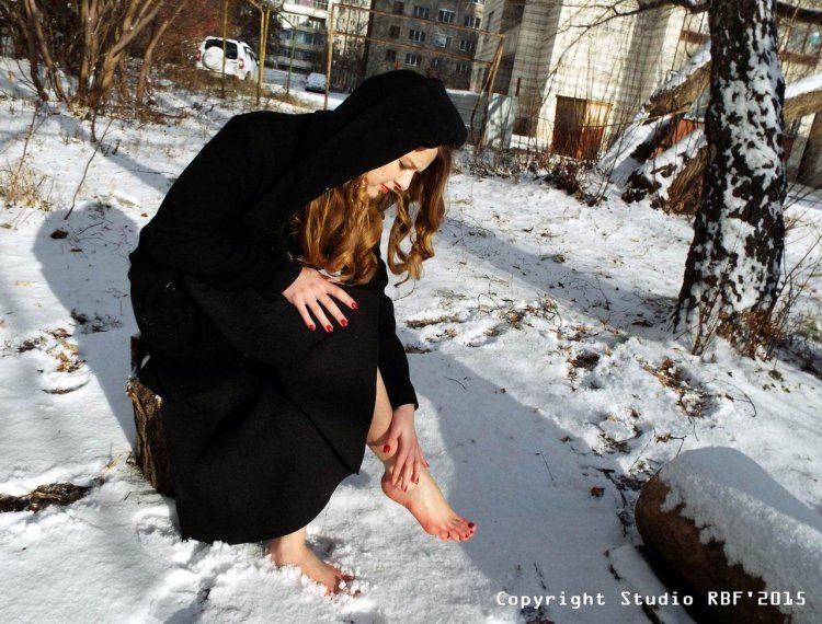 Босоногий косплей зимой