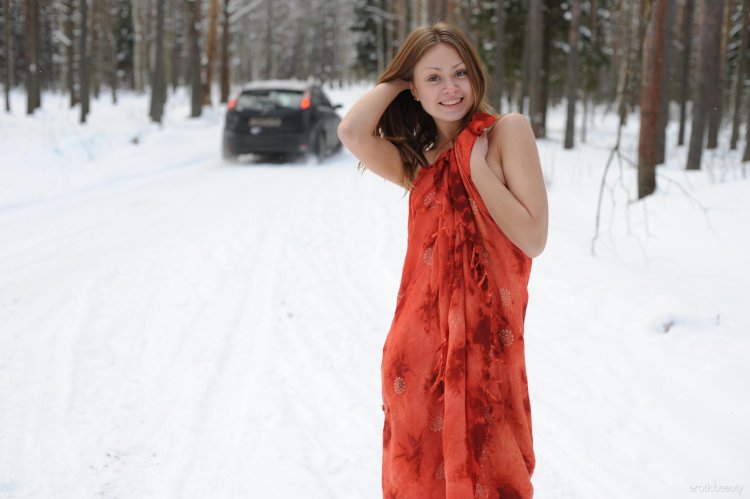 В зимнем лесу босиком