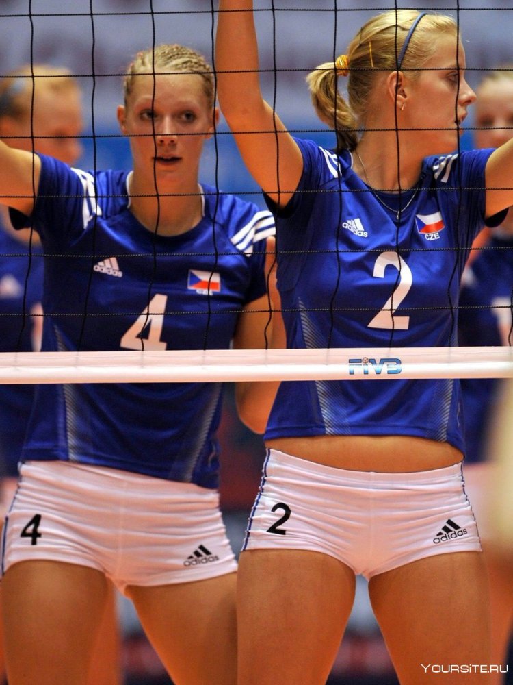Волейболистки в юбочках
