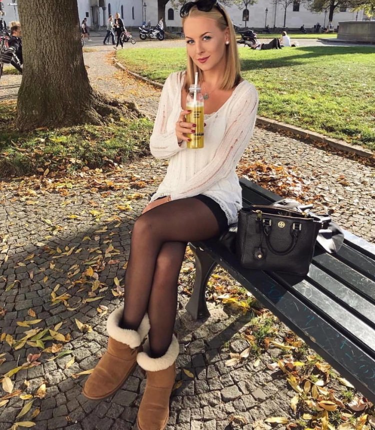 Katya Elise Henry в обтягивающем