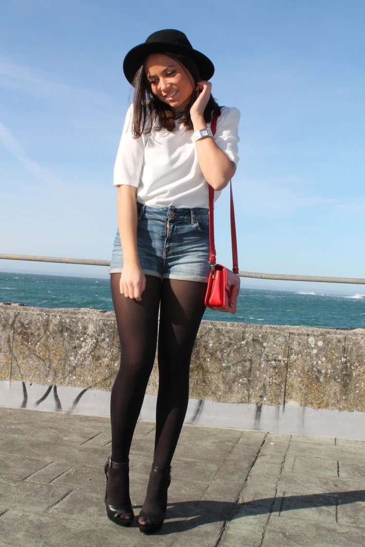 Джинсовая мини юбка чулки