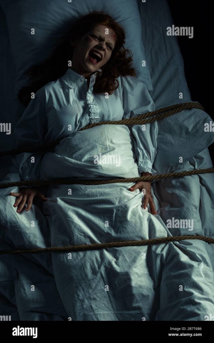 Девушка привязала парня