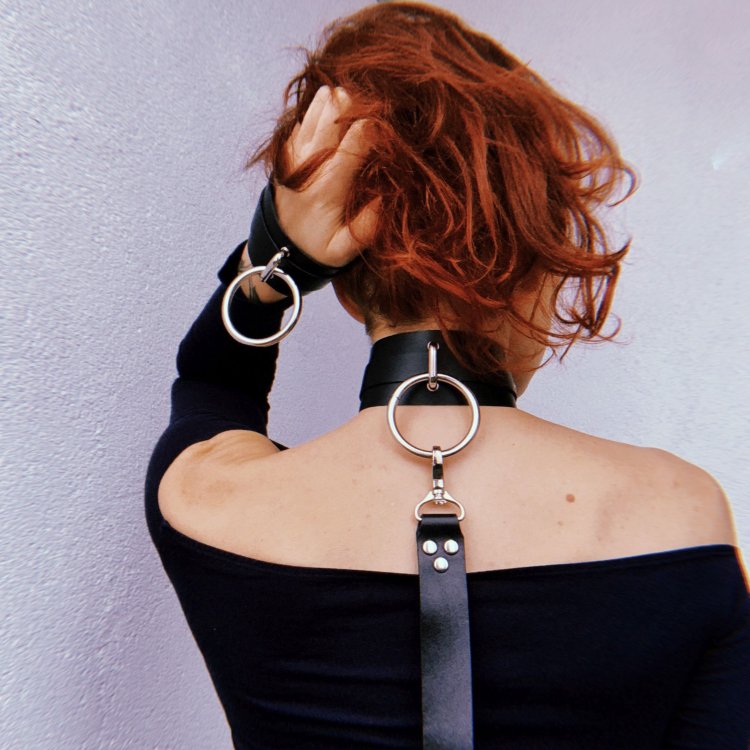 Рыжие девушки в ошейниках