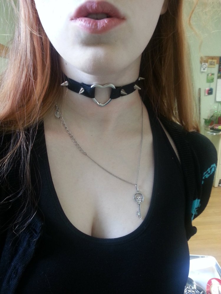 Красивые девушки с чокером