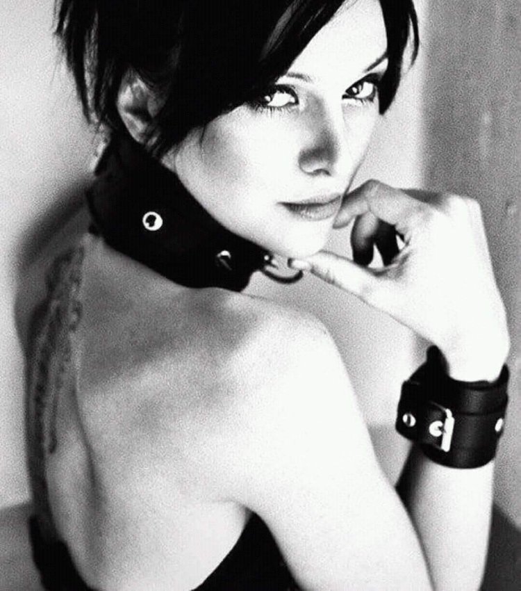 Красивый ошейник для девушки