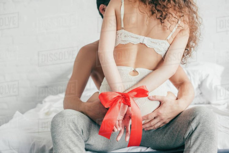 Связанные девушки подарок