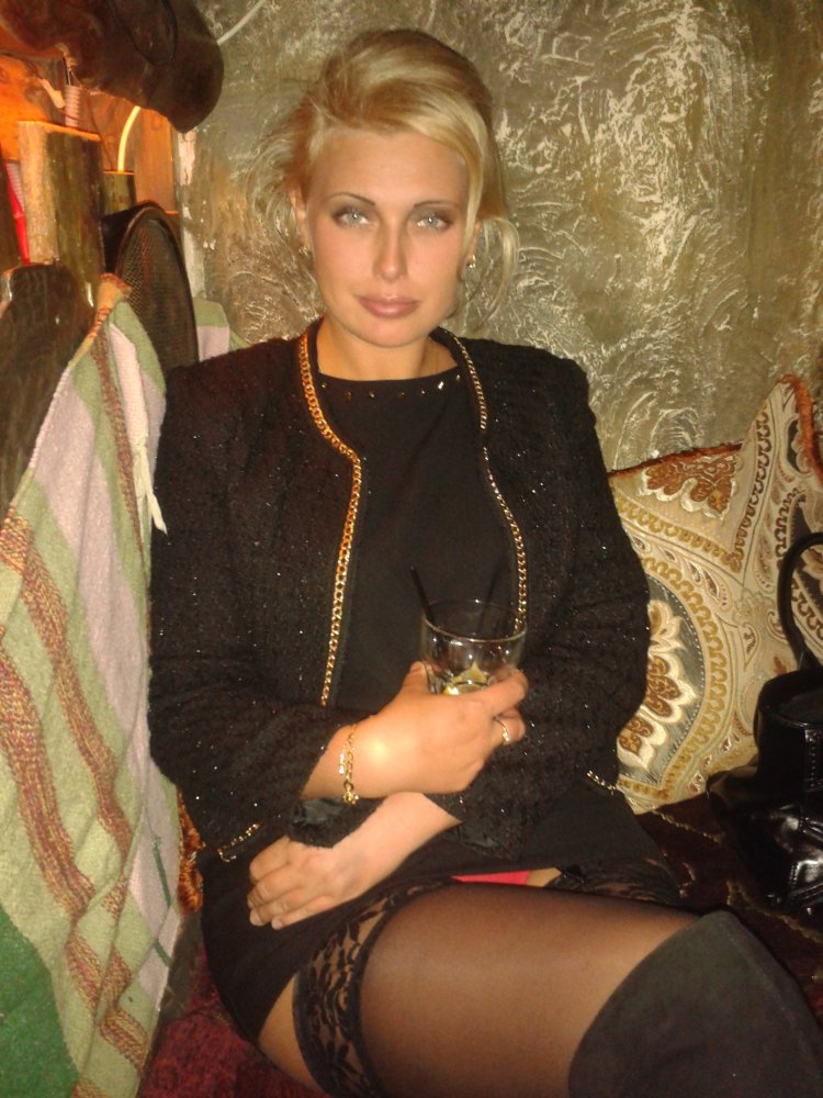 Взрослые женщины ищут молодых