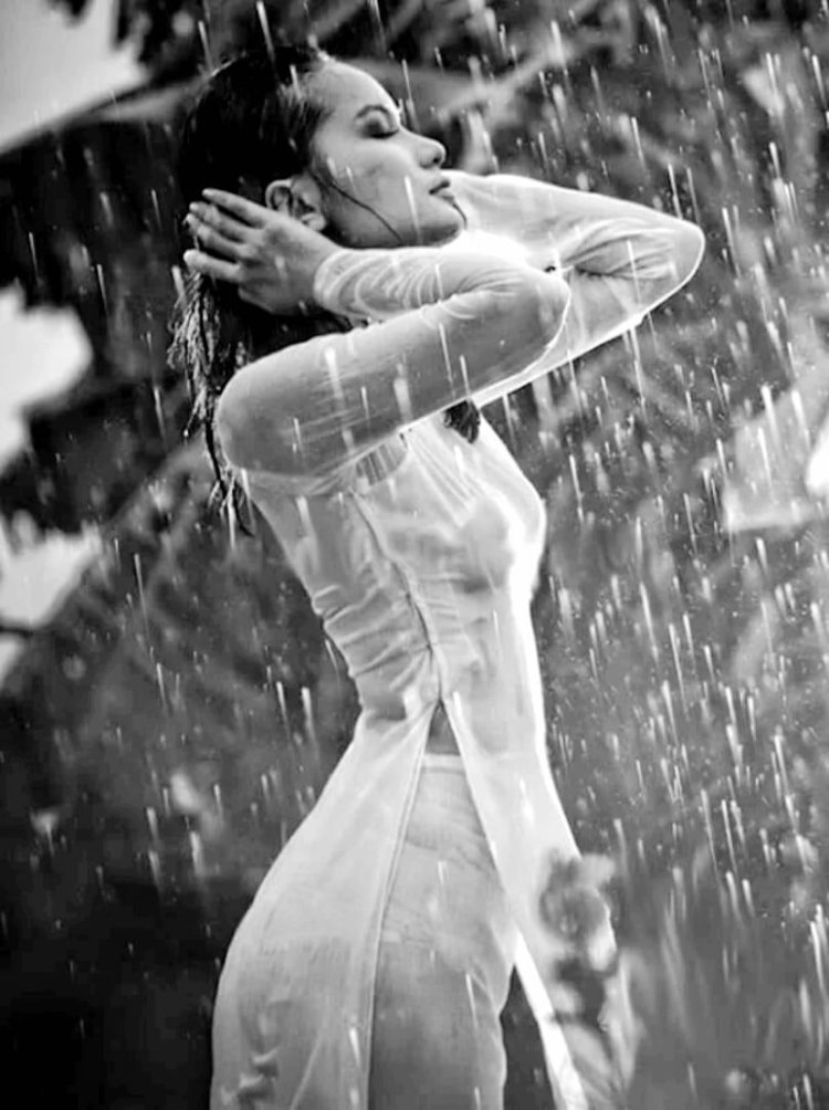 Фотосессия в душевой кабине