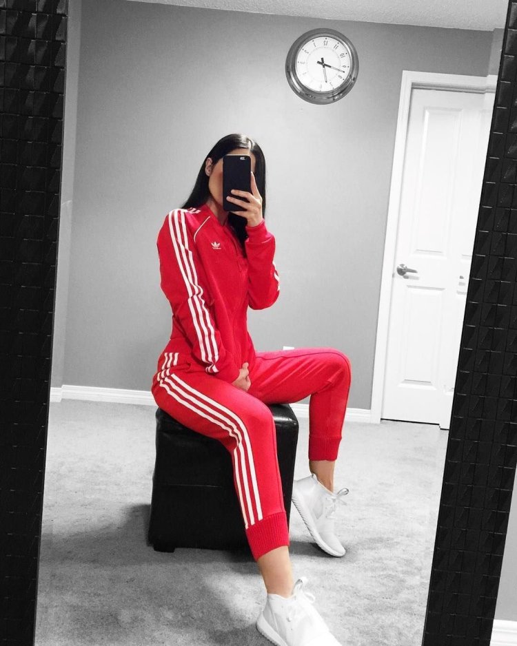 Спортивный костюм адидас с лампасами