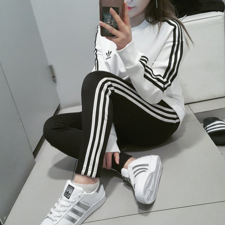 Корейские девушка в адидас