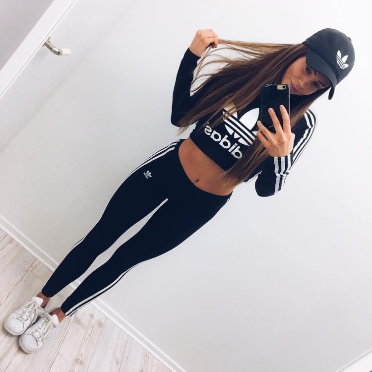 Джессика мелена в спортивках