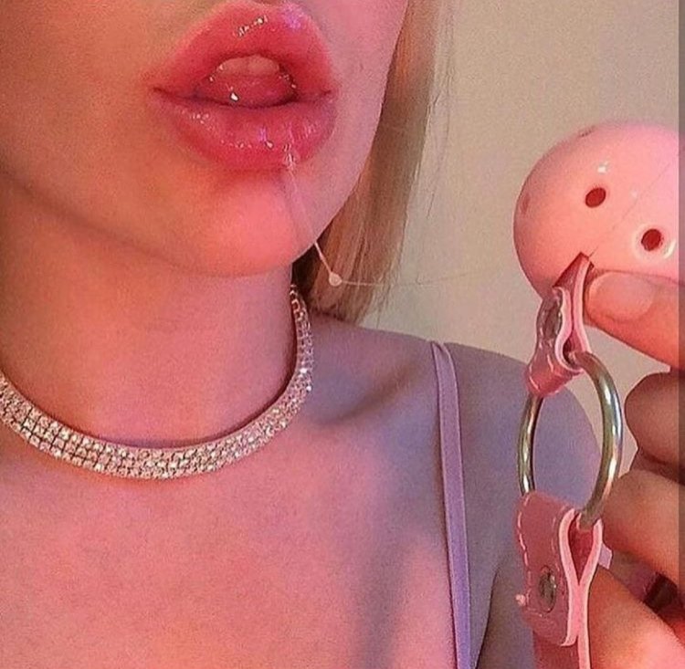 Кейт Маберли gagged