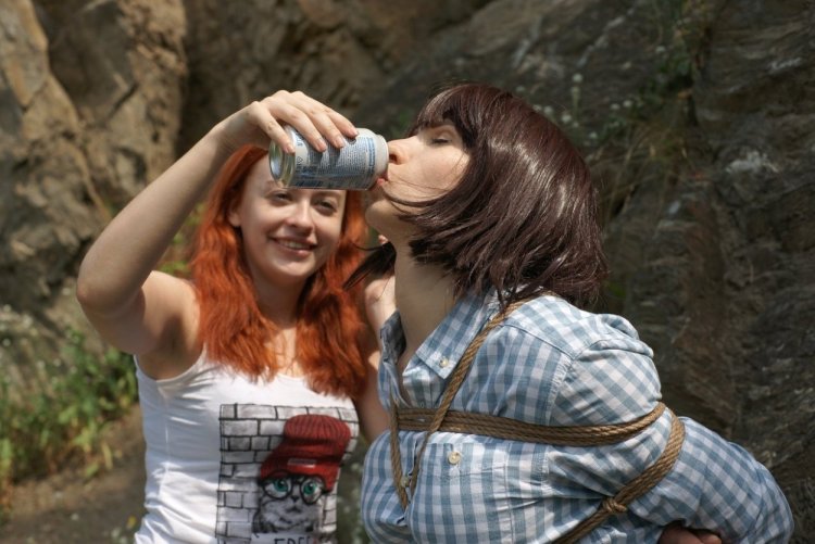 Связанные ножки в колготках