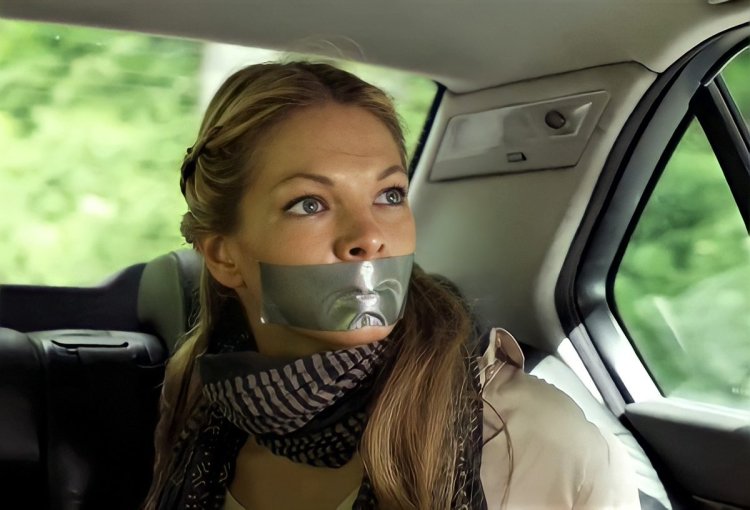 Джессика Альба gagged