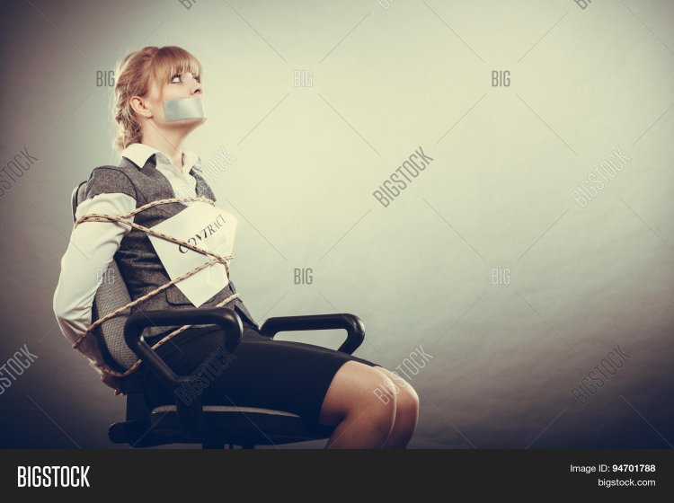 Связанные женщины