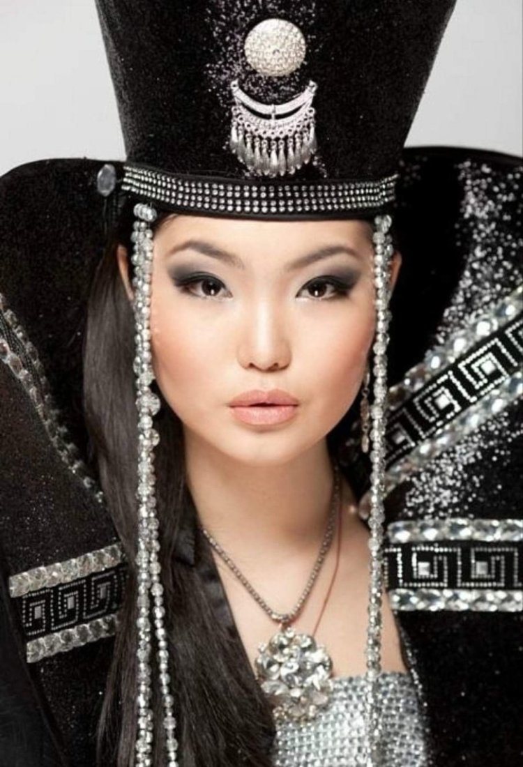 Даниэлла Ван монголка