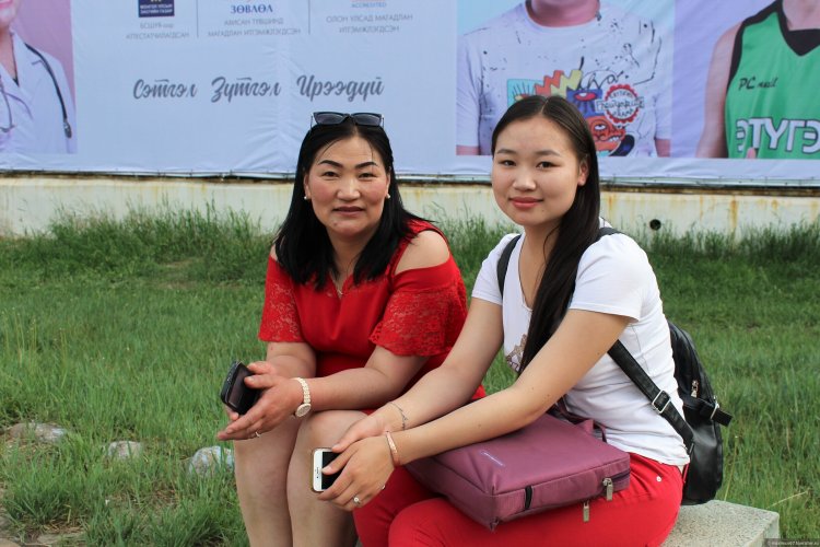 Монголки на улицах Улан Батора