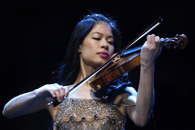 Ванесса май купальники