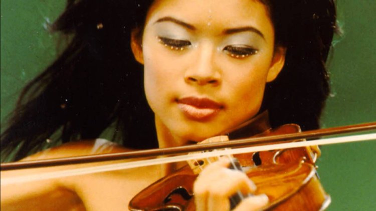 Ванесса Мэй в купальнике