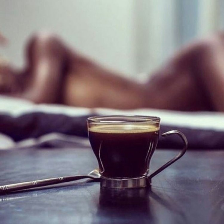 Кофе в постель девушке