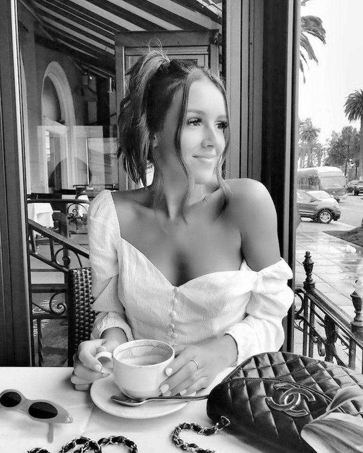 Утренний кофе девушка