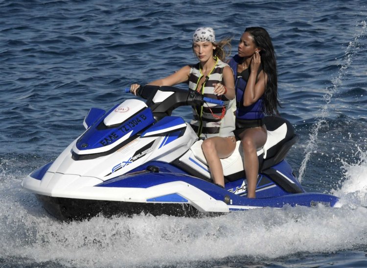 Красивые спортбайки девушки