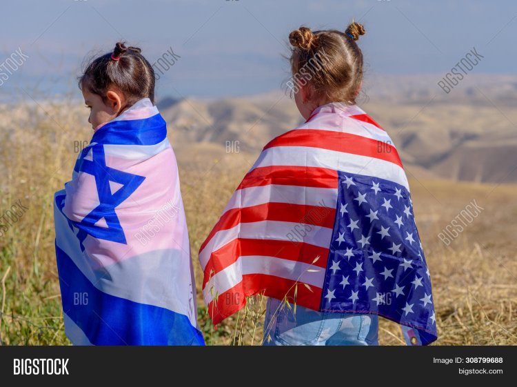 Девушка с флагом Израиля