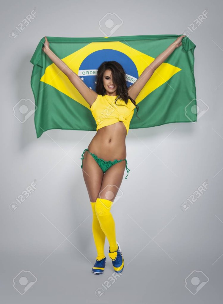 Бразильянка с флагом