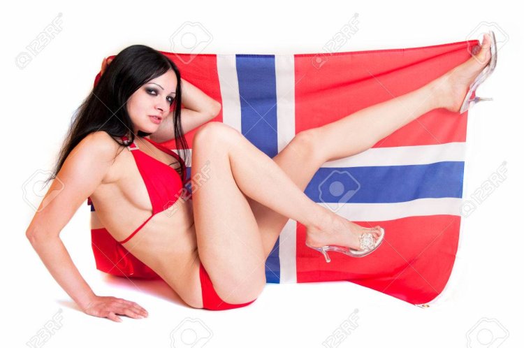 Норвежские девушки с флагом