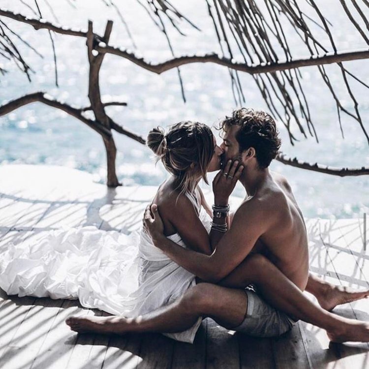 Художник Chris Cocozza