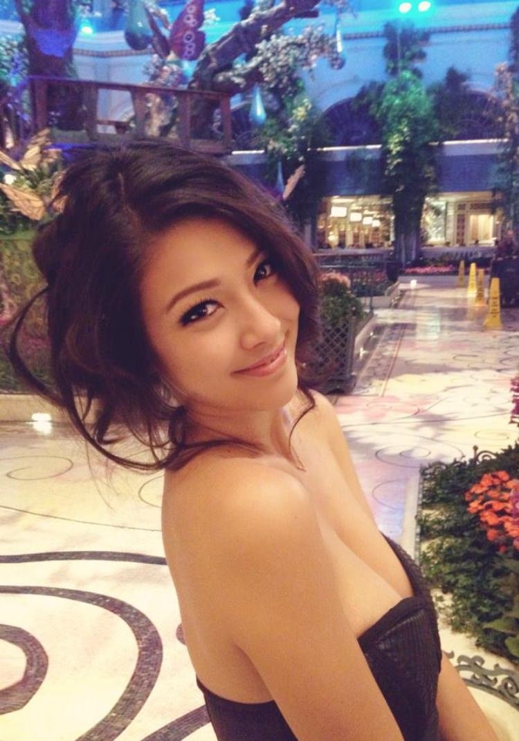 Красивые азиатские девушки селфи