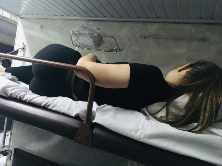 Девушка в поезде