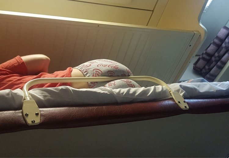 Девушка в поезде