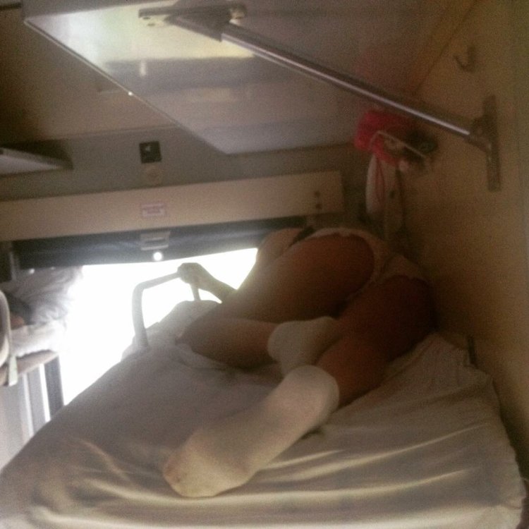 Девушка в поезде