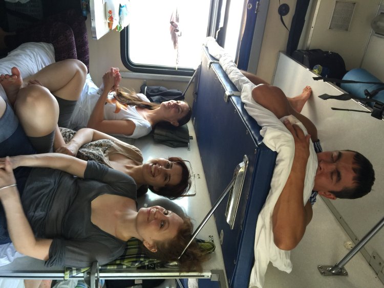 Девушки в купе