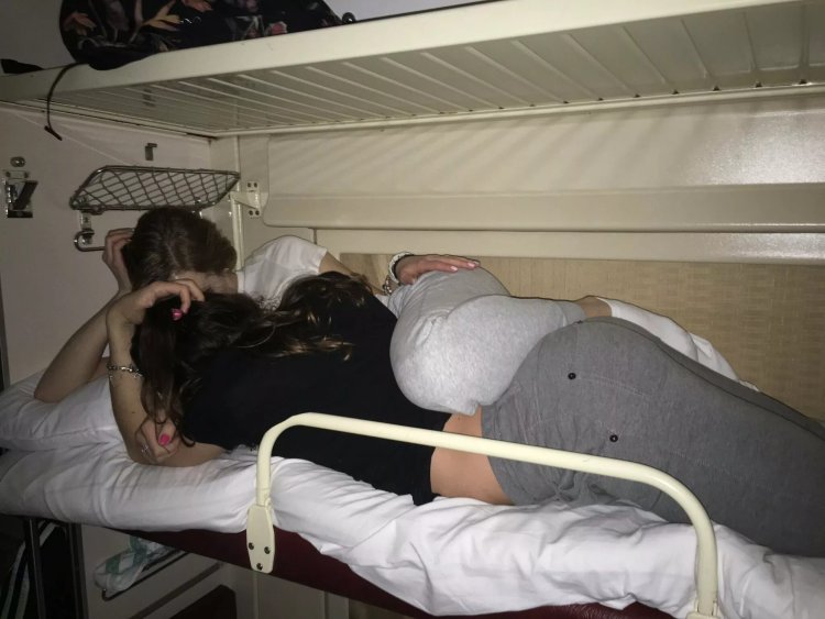Попутчицы в плацкарте