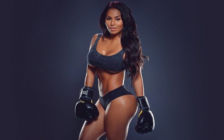 Долли Кастро +18