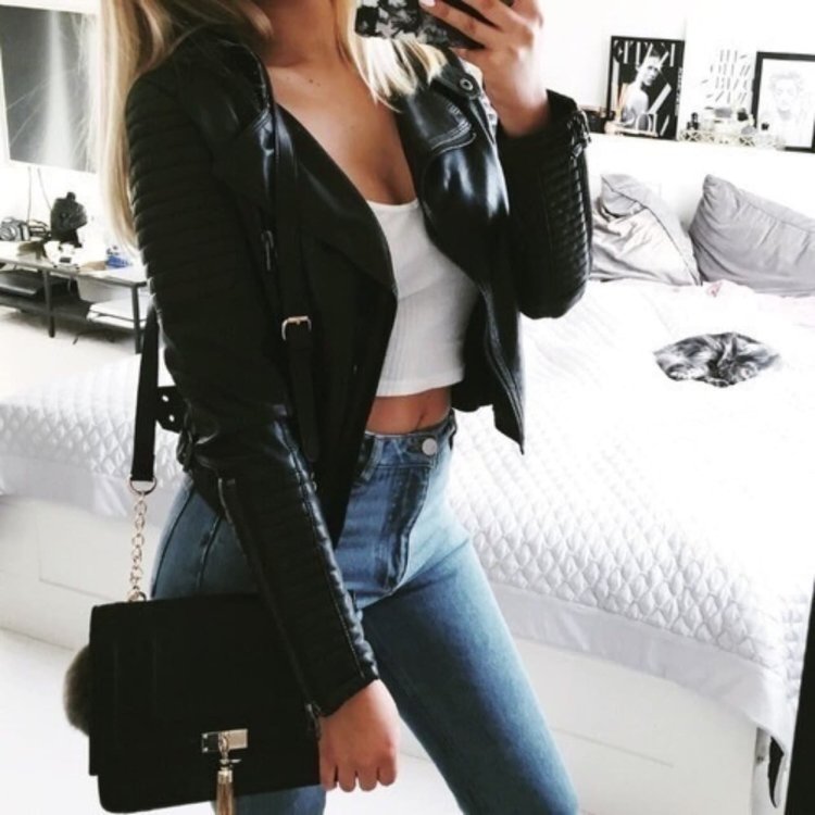 Девушка в Кожанке без лица