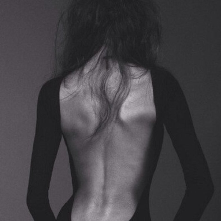 Девушка со спины