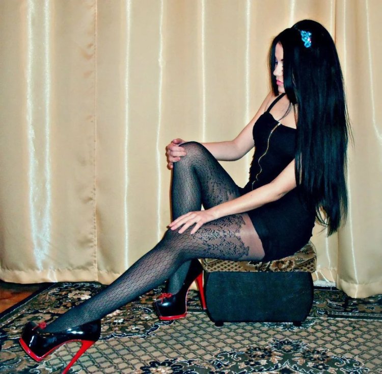 Девчонка в чулках частное