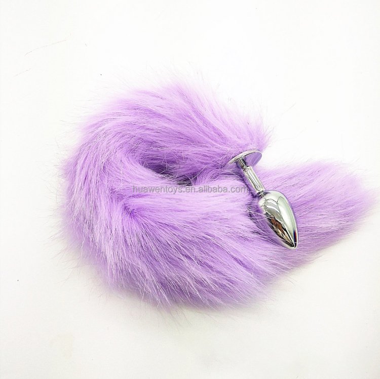 Девушка с анальным хвостиком