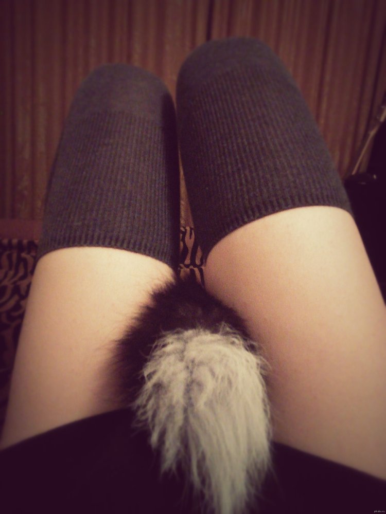 Девушка с анальным хвостиком