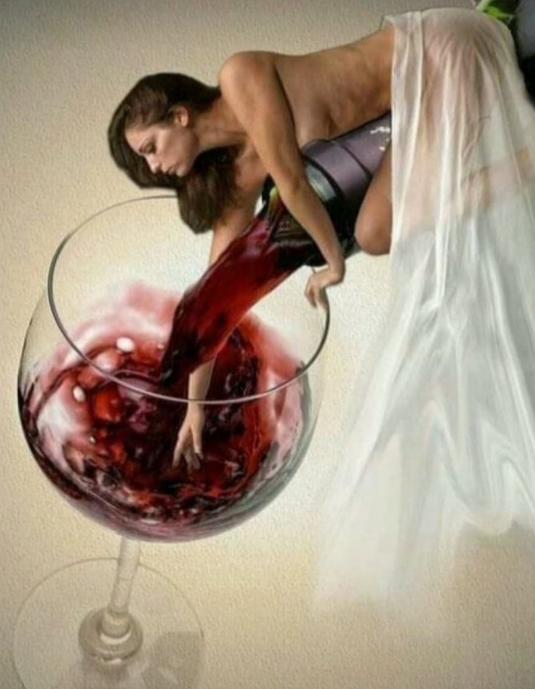 Женская грудь и вино