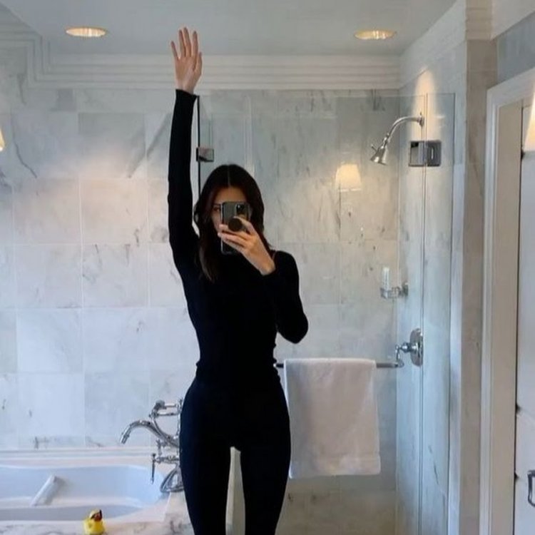 Кендалл Дженнер фигура в зеркале