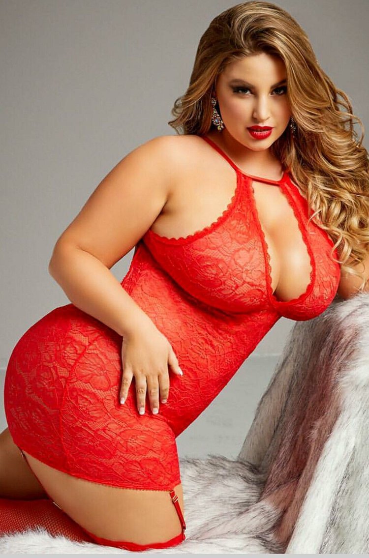 Аппетитные девушки в платьях