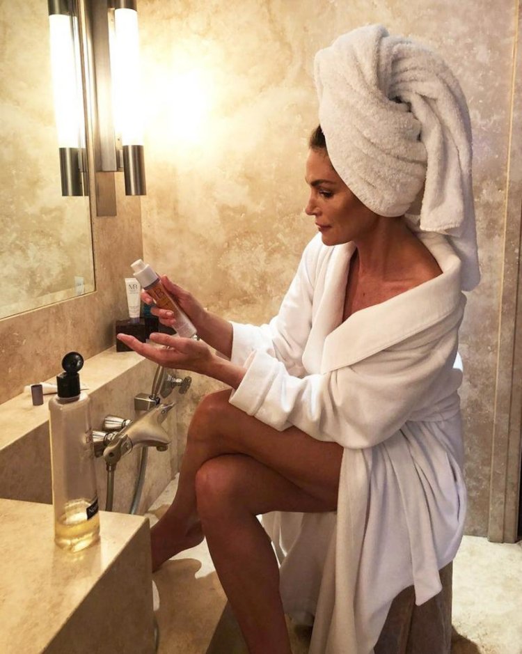 Eva Padlock в полотенце