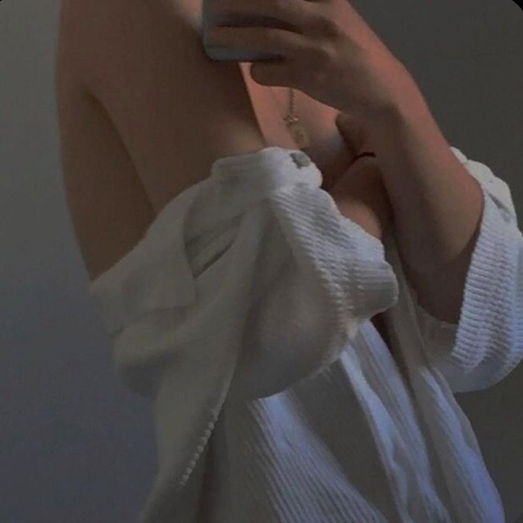 Девушки с длинными волосами в ванной