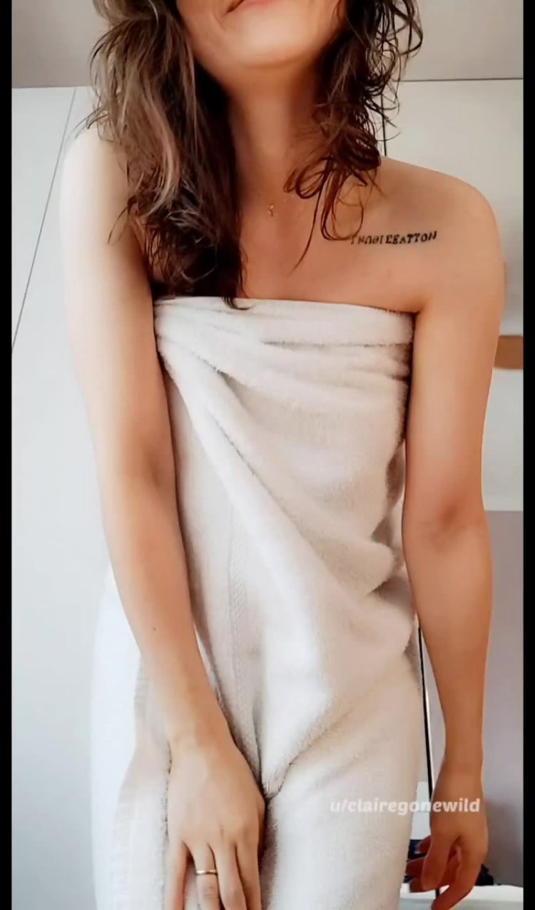 Девушка в полотенце