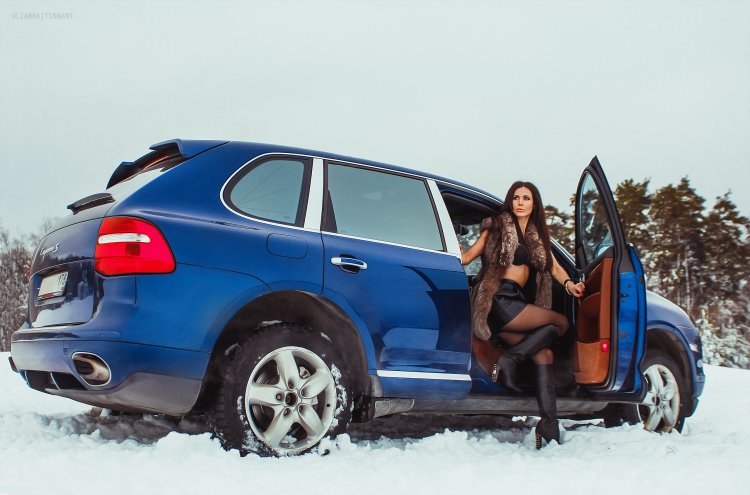 Девушка на Порше Кайен