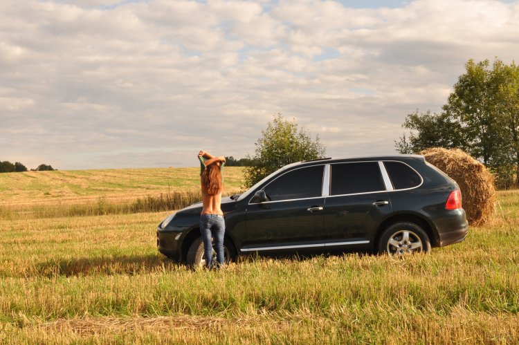 Девушка на Порше Кайен